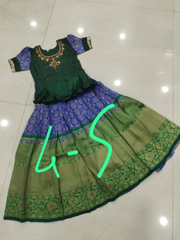 KiDS LEHENGA and GOWNS Kids clothing manufacturers